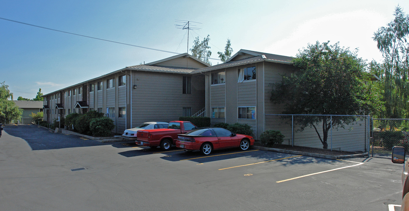 Vista Terrace Apartments in Salem, OR - Building Photo