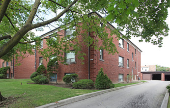 Hillhurst Apartments in Toronto, ON - Building Photo - Building Photo