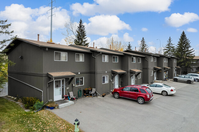 5340 17 Av SW in Calgary, AB - Building Photo - Building Photo