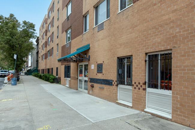 82 DuPont St in Brooklyn, NY - Building Photo - Building Photo