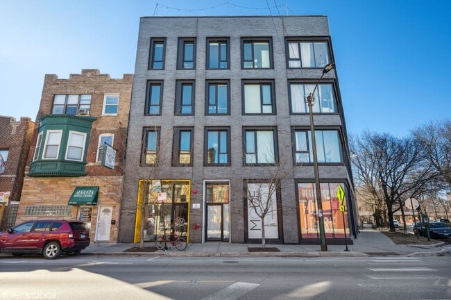 property at 3462 N Lincoln Ave