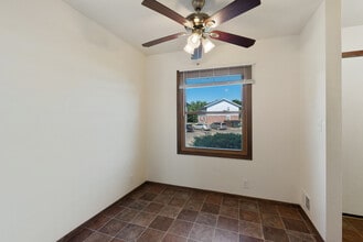 3744 S 81st St in Milwaukee, WI - Foto de edificio - Building Photo
