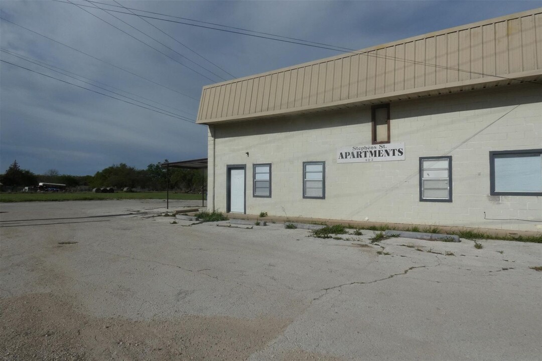 402 Stephens St in Clyde, TX - Building Photo