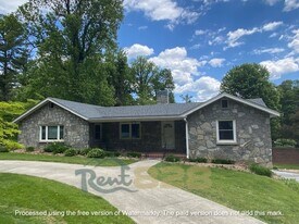 540 Blythe St in Hendersonville, NC - Building Photo