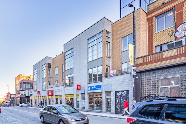 20-34 Du Mont-Royal Av E in Montréal, QC - Building Photo - Building Photo