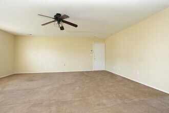 8106 Rosberg Ln in Charlotte, NC - Building Photo - Building Photo
