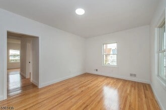 17 N Weiss St in Manville, NJ - Building Photo - Building Photo