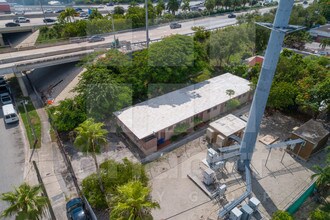 666 NW 35th St in Miami, FL - Building Photo - Building Photo