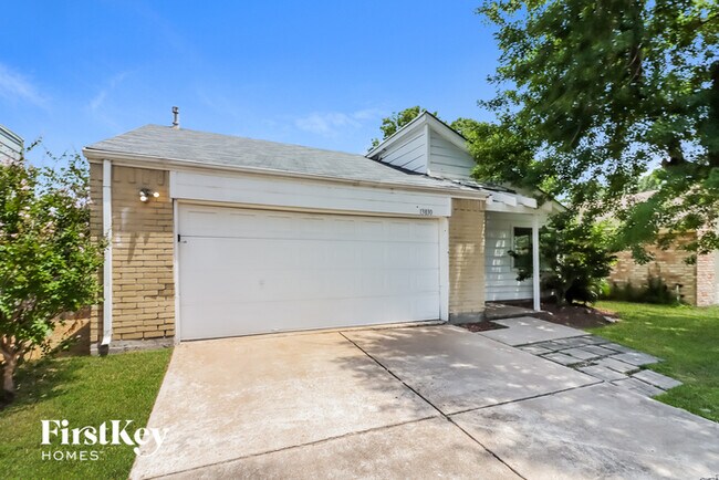 13830 Walnut Hollow Ln in Houston, TX - Building Photo - Building Photo