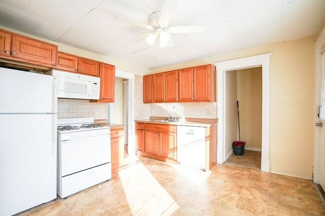 15 Casimir St in Westfield, MA - Building Photo - Building Photo