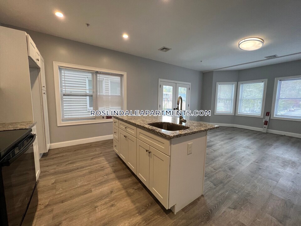 4004 Washington St in Boston, MA - Building Photo