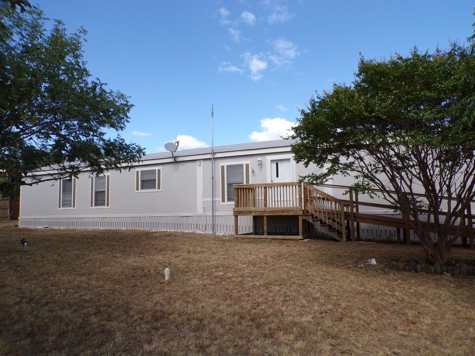 146 Grandview in Kingsland, TX - Building Photo