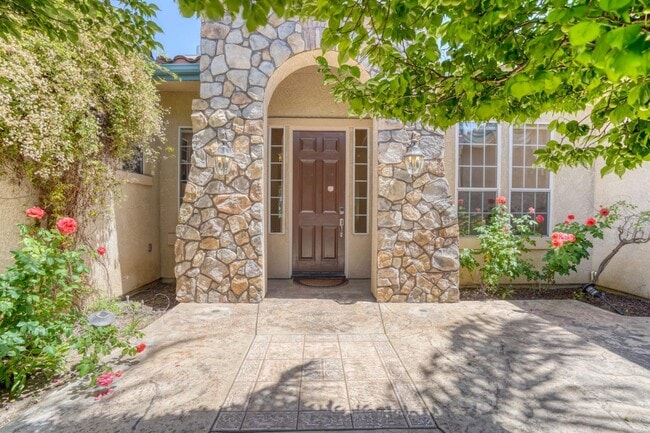1165 N Fairfax Ave in Clovis, CA - Building Photo - Building Photo