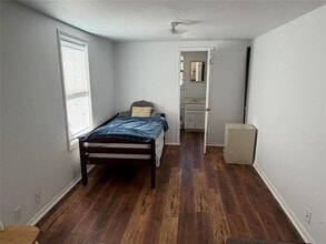 2409 Sanders Ln in Austin, TX - Building Photo - Building Photo