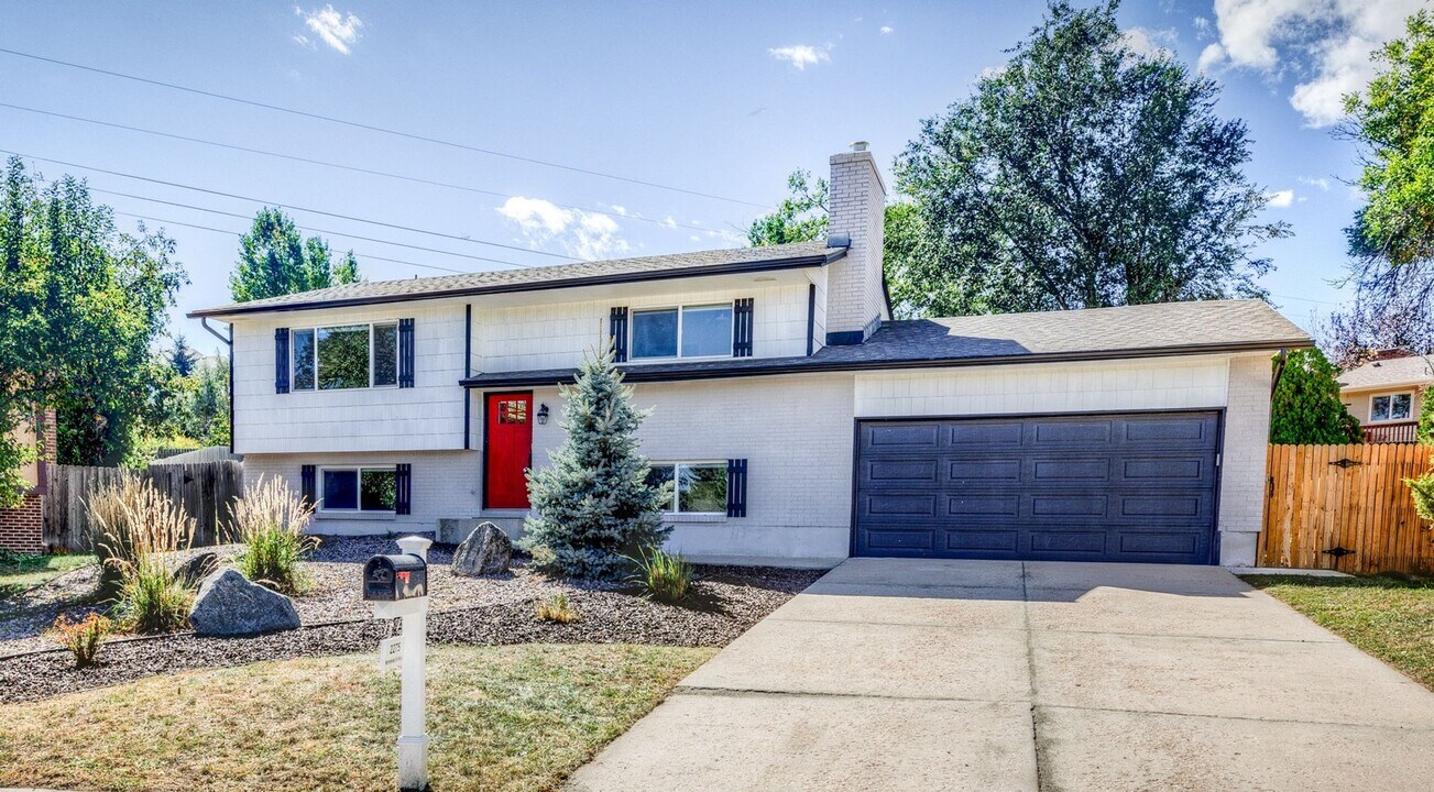 2275 Montebello Dr W in Colorado Springs, CO - Building Photo