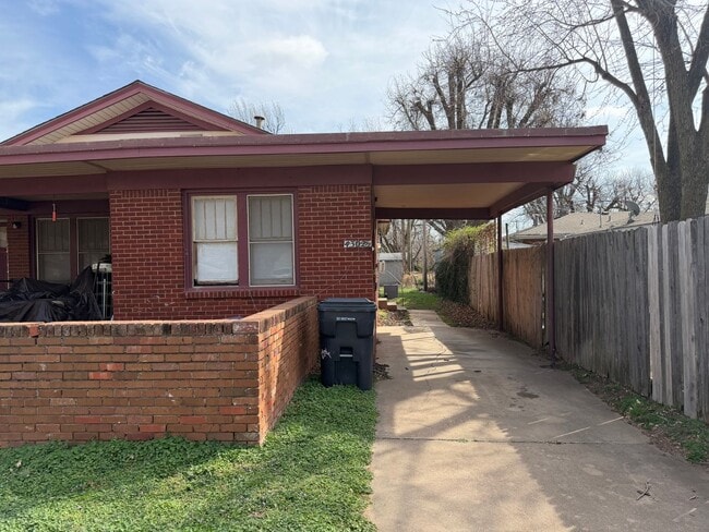 property at 4308 1/2 N Peniel Ave