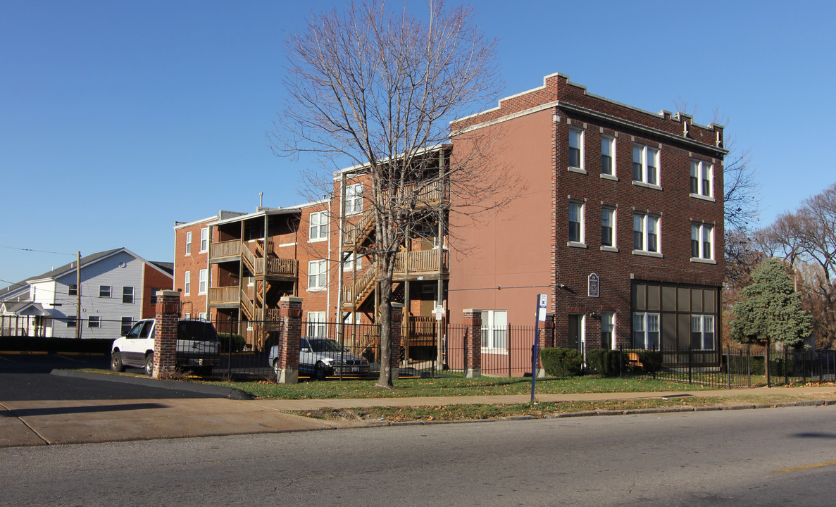 PW Apartments in St. Louis, MO - Foto de edificio