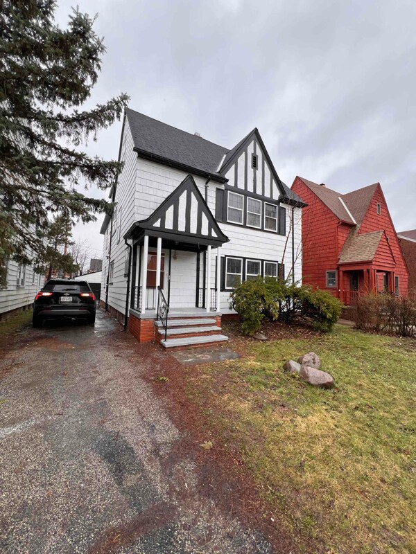 property at 3658 Strathavon Rd
