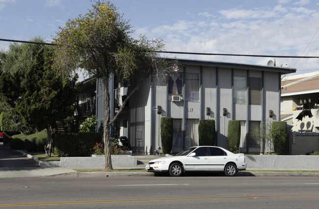 517 S Euclid St in La Habra, CA - Foto de edificio - Building Photo