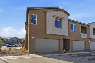 1531 Layla Crossing Ave in Henderson, NV - Building Photo - Building Photo