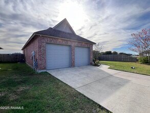 100 Birchview Dr in Broussard, LA - Building Photo - Building Photo