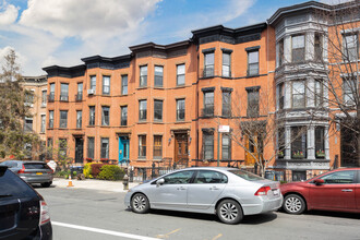 675 Degraw St in Brooklyn, NY - Foto de edificio - Building Photo