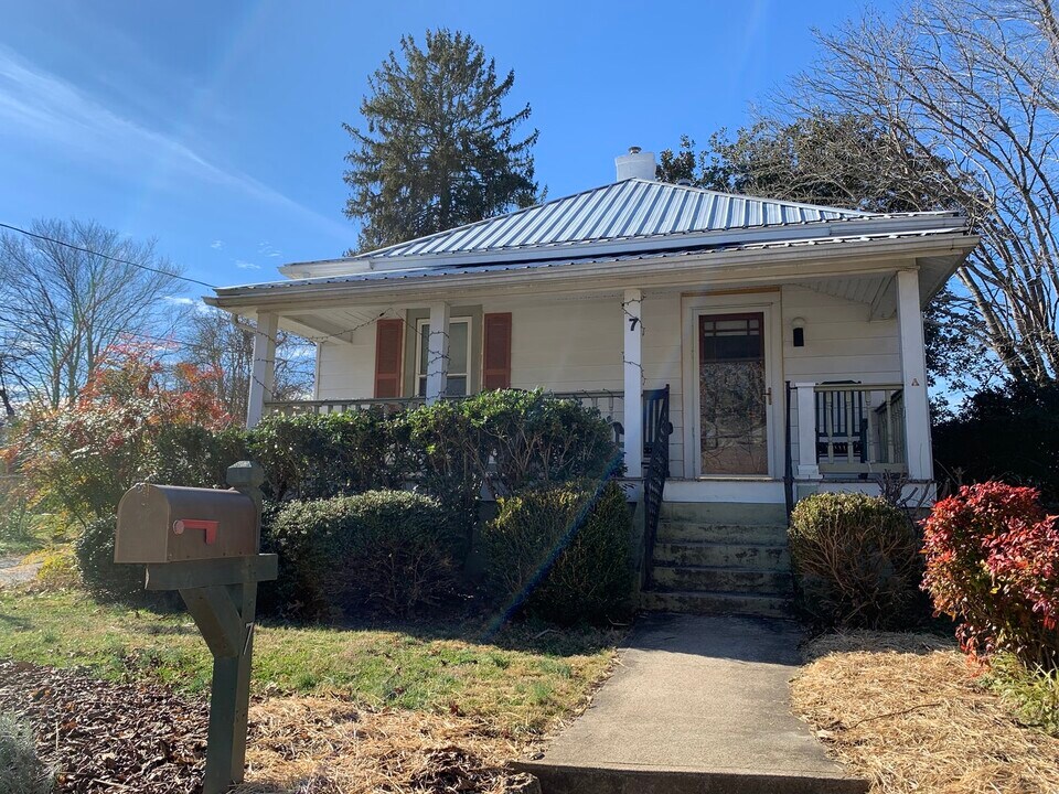 7 Galax Ave in Asheville, NC - Building Photo
