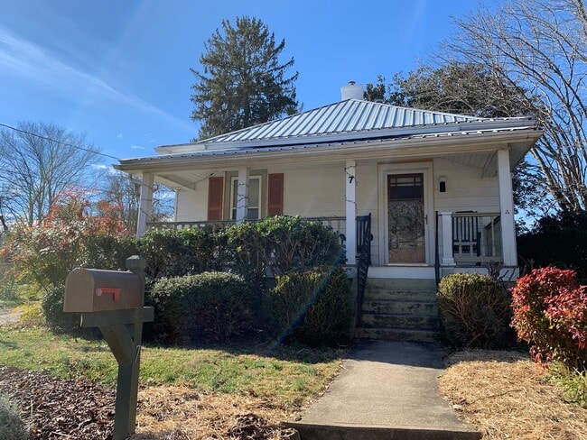 property at 7 Galax Ave