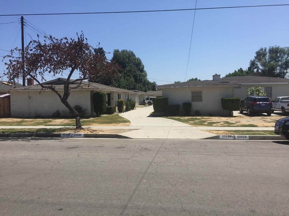 5 Homes in Prime Bellflower Location in Bellflower, CA - Foto de edificio