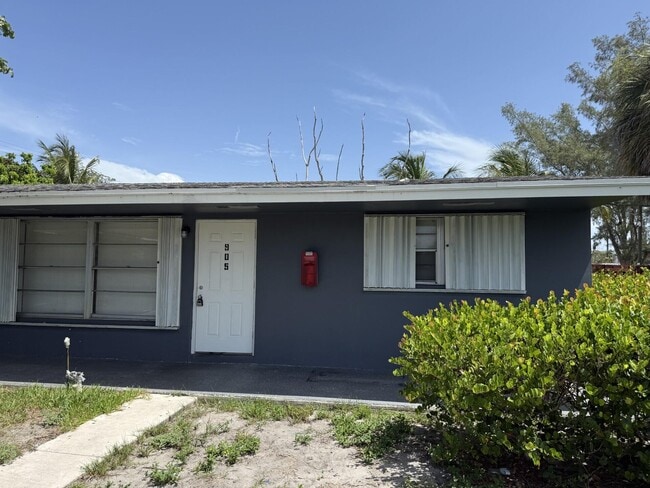 property at 905 S G St