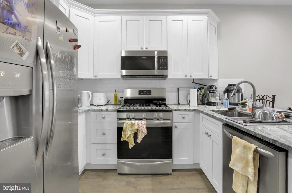 237 S 45th St in Philadelphia, PA - Building Photo