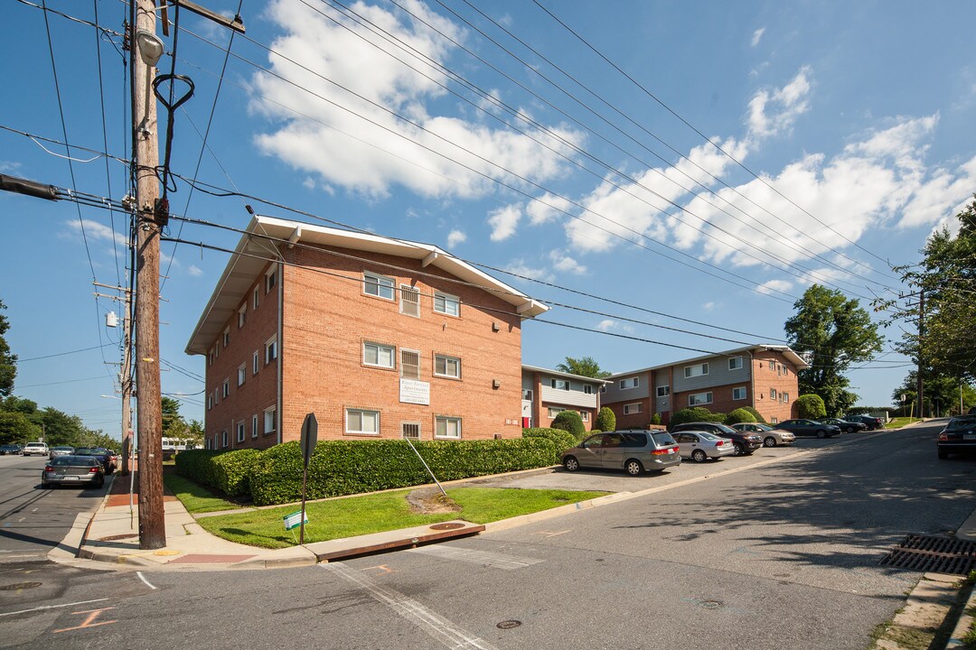 River Terrace Apartments in Laurel, MD - Foto de edificio