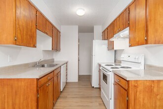 Brighton Hill in Tigard, OR - Building Photo - Interior Photo