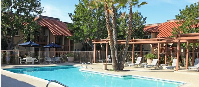 Artesia Condominiums in El Cajon, CA - Foto de edificio - Building Photo