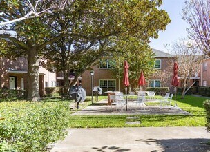 2711 Briarhurst Dr in Houston, TX - Building Photo - Building Photo