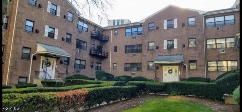 218 Prospect Ave in Hackensack, NJ - Building Photo