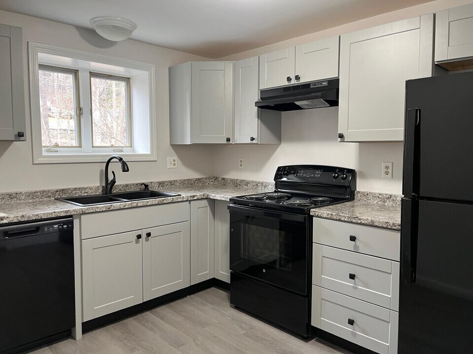 78 Dale St in Wilton, NH - Building Photo