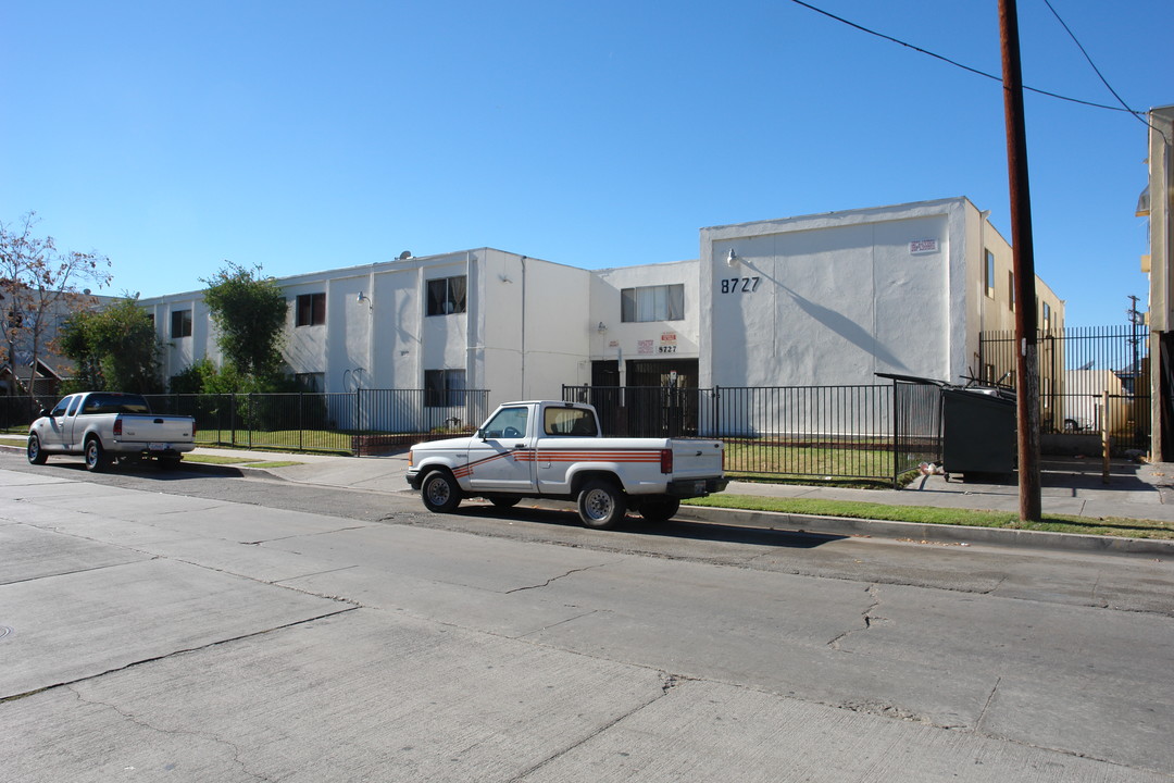 Burnet Garden Apartments in North Hills, CA - Building Photo