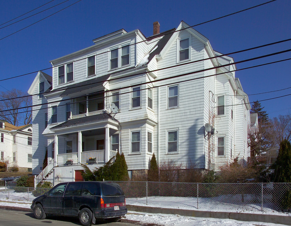 498 Whipple St in Fall River, MA - Building Photo