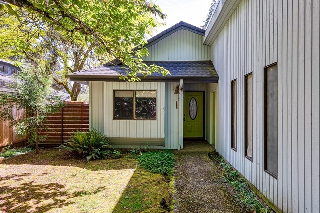 property at 5854 Lakeview Blvd