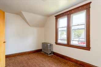 1221 N Clinton Ave in Rochester, NY - Foto de edificio - Building Photo