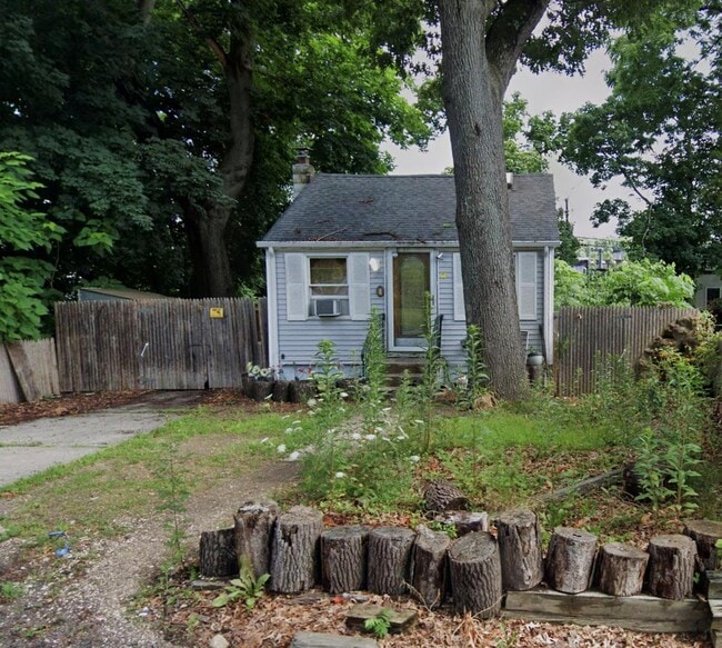 109 Wyona Ave