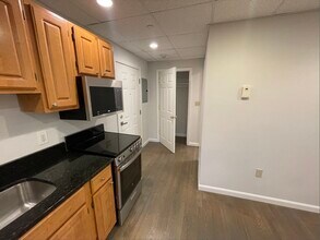 77 Park Dr in Boston, MA - Building Photo - Building Photo