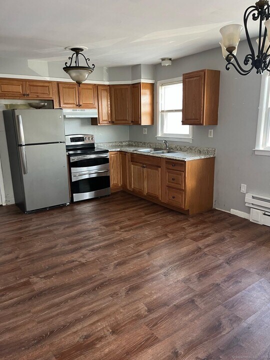 225 Clermont Ave in Bridgeport, CT - Foto de edificio