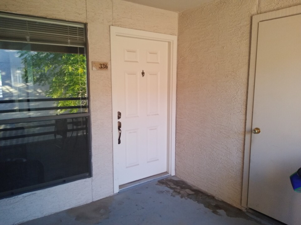 1340 N Recker Rd in Mesa, AZ - Building Photo