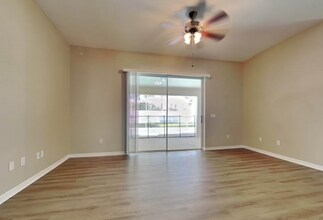 1812 Flower Branch Way in Valrico, FL - Foto de edificio - Building Photo