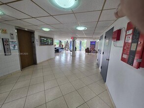 5050 NW 7th St in Miami, FL - Building Photo - Building Photo