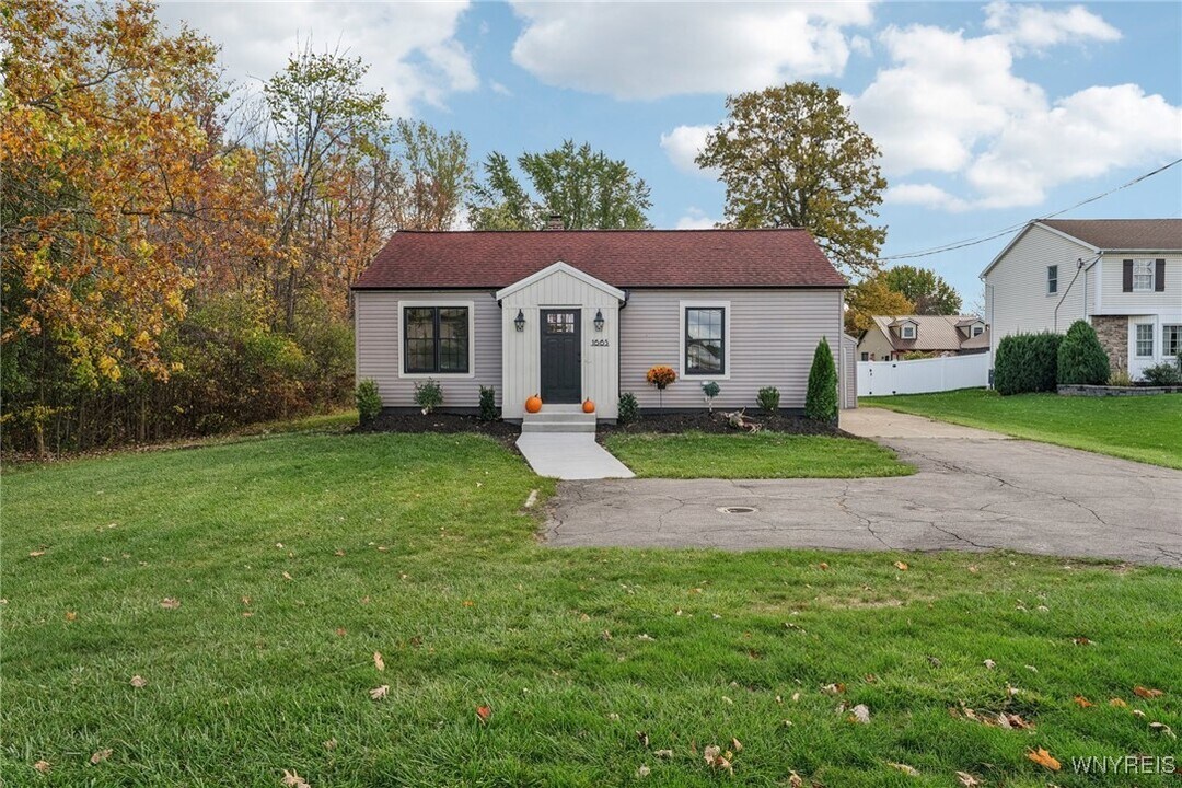 1665 Maple Rd in Buffalo, NY - Building Photo