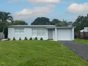 2679 NW 57th Ter in Margate, FL - Building Photo - Building Photo