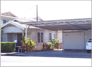 909-911 McCully St in Honolulu, HI - Building Photo - Building Photo